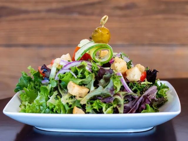 Can I lose weight by eating salad only?